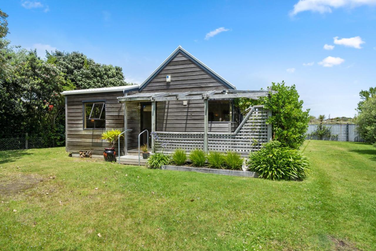 Waimea Cottage - Waikanae Holiday Home Екстериор снимка